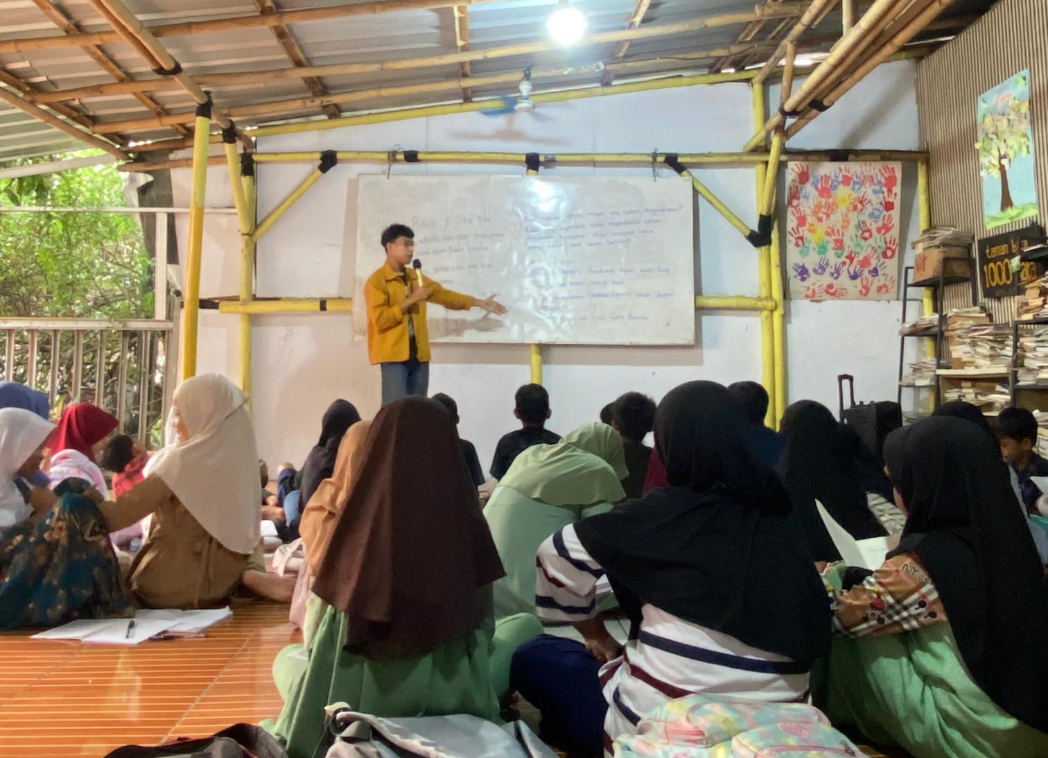 BEM Global Institute Gelar Pengabdian Masyarakat Lewat Bimbingan Belajar untuk Anak Jalanan